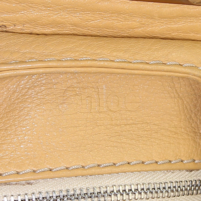 Bolso de mano Chloé Paddington en cuero granulado beige miel - Detail D3