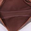 Sac bandoulière Louis Vuitton Saumur en toile monogram enduite marron et cuir naturel - Detail D2 thumbnail