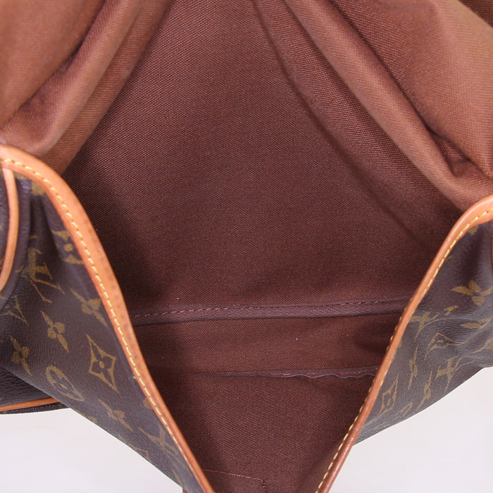 Louis Vuitton Saumur shoulder bag in brown monogram canvas and natural leather - Detail D3