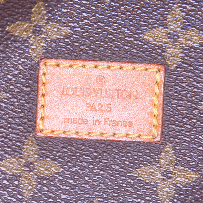 Sac bandoulière Louis Vuitton Saumur en toile monogram enduite marron et cuir naturel - Detail D4