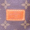 Sac bandoulière Louis Vuitton Saumur grand modèle en toile monogram enduite marron et cuir naturel - Detail D4 thumbnail