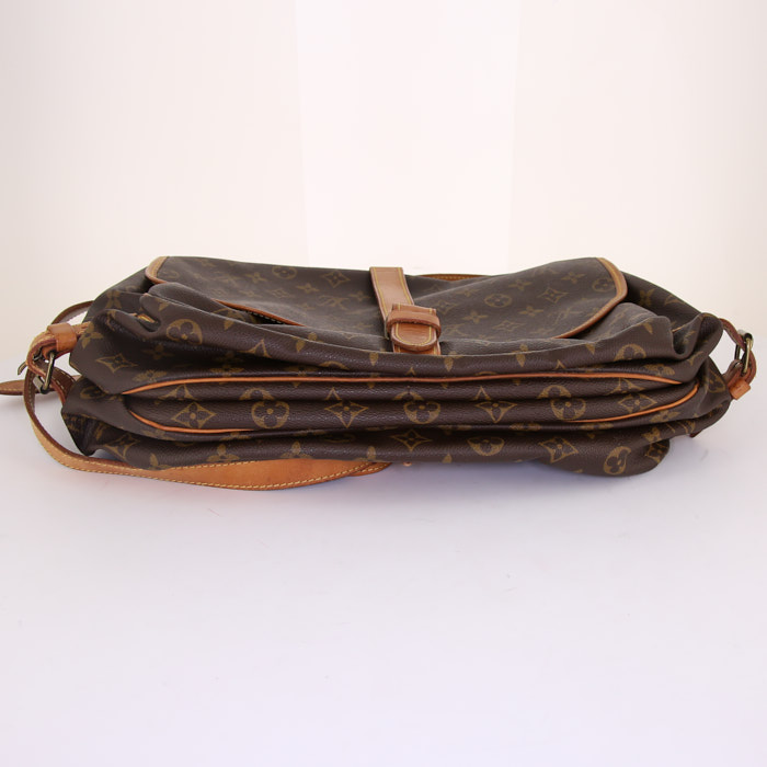 Borsa a tracolla Louis Vuitton Saumur modello grande in tela monogram cerata marrone e pelle naturale - Detail D5