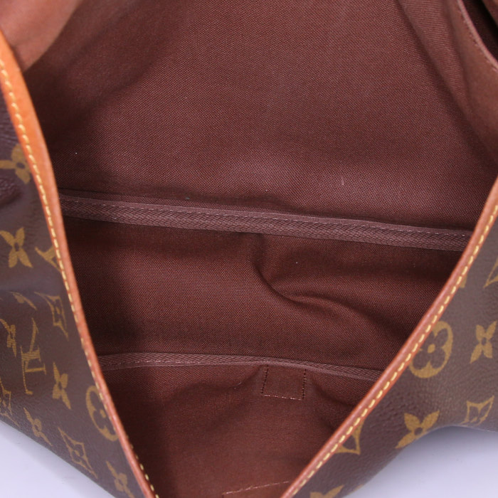 Bolso bandolera Louis Vuitton Saumur modelo grande en lona Monogram revestida marrón y cuero natural - Detail D2