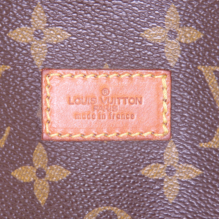 Sac bandoulière Louis Vuitton Saumur grand modèle en toile monogram enduite marron et cuir naturel - Detail D4