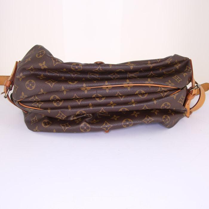 Borsa a tracolla Louis Vuitton Saumur modello medio in tela monogram cerata e pelle naturale - Detail D5