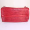 Sac à main Louis Vuitton Speedy 25 cm en cuir épi rouge - Detail D4 thumbnail