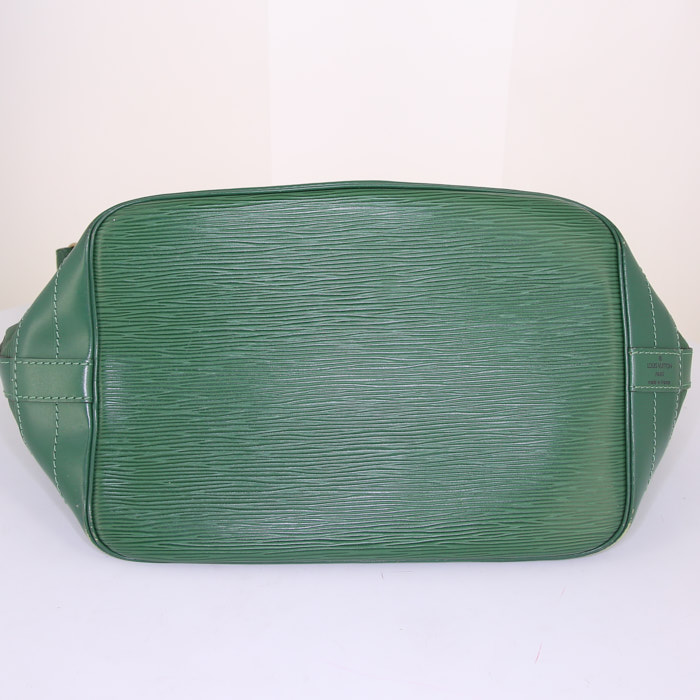 Louis Vuitton Grand Noé handbag in green epi leather - Detail D4