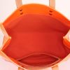 Bolso de mano Louis Vuitton Reade modelo pequeño en charol Monogram naranja y rosa y cuero natural - Detail D2 thumbnail