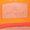 Bolso de mano Louis Vuitton Reade modelo pequeño en charol Monogram naranja y rosa y cuero natural - Detail D3 thumbnail