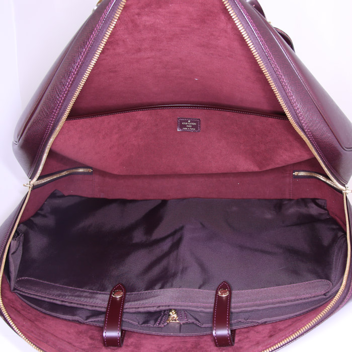 Sac de voyage Louis Vuitton Helenga en cuir taiga bordeaux - Detail D2