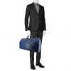 Louis Vuitton Keepall 55 cm travel bag in blue epi leather - Detail D1 thumbnail