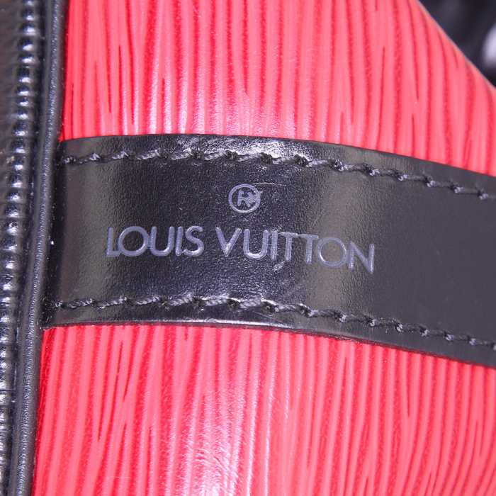 Sac à main Louis Vuitton petit Noé petit modèle en cuir épi rouge et noir - Detail D3
