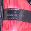 Sac à main Louis Vuitton petit Noé petit modèle en cuir épi rouge et noir - Detail D3 thumbnail