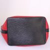 Bolso de mano Louis Vuitton petit Noé modelo pequeño en cuero Epi rojo y negro - Detail D5 thumbnail