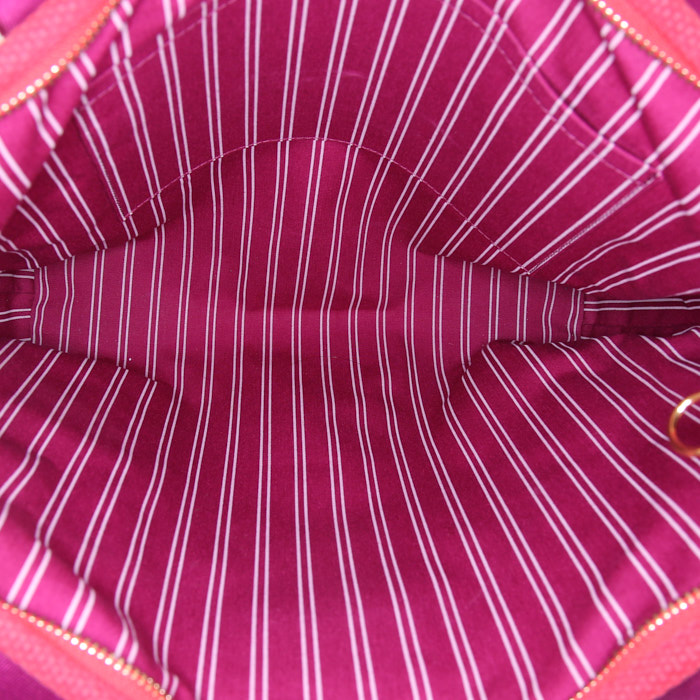 Sac cabas Louis Vuitton Antigua moyen modèle en toile rouge et mauve - Detail D2