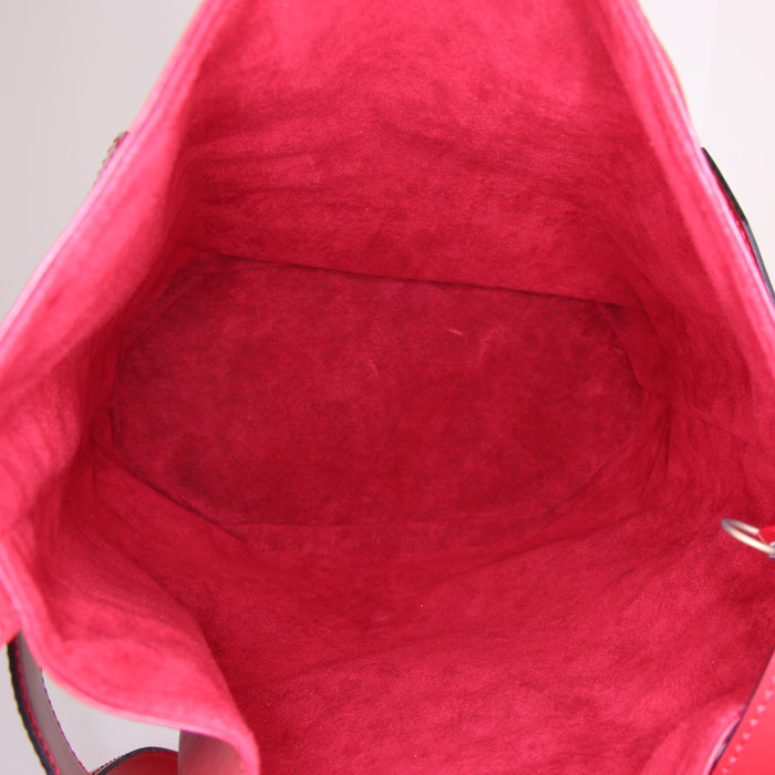 Sac porté épaule Louis Vuitton Sac d'épaule petit modèle en cuir épi rouge - Detail D2