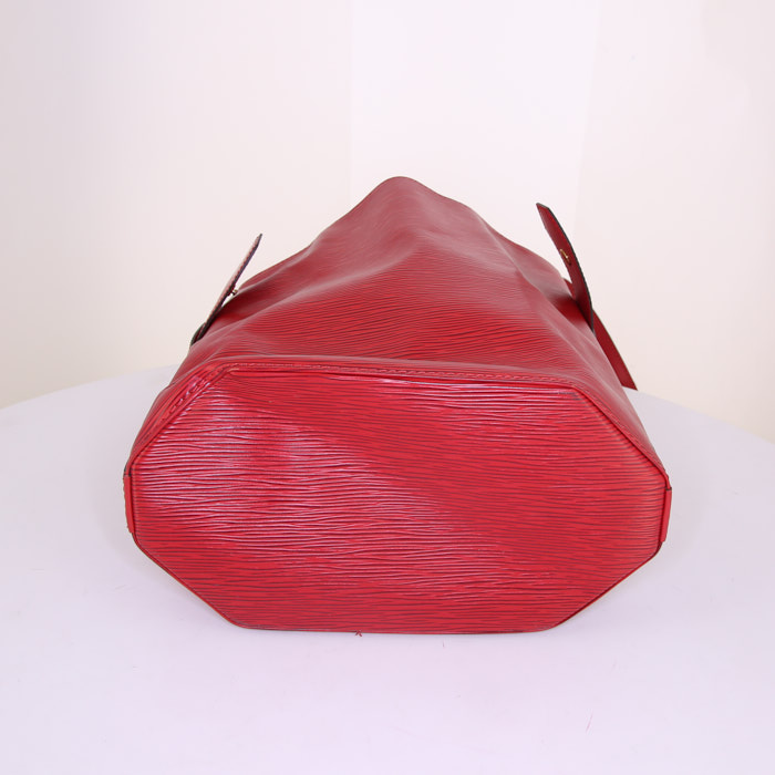 Sac porté épaule Louis Vuitton Sac d'épaule petit modèle en cuir épi rouge - Detail D4