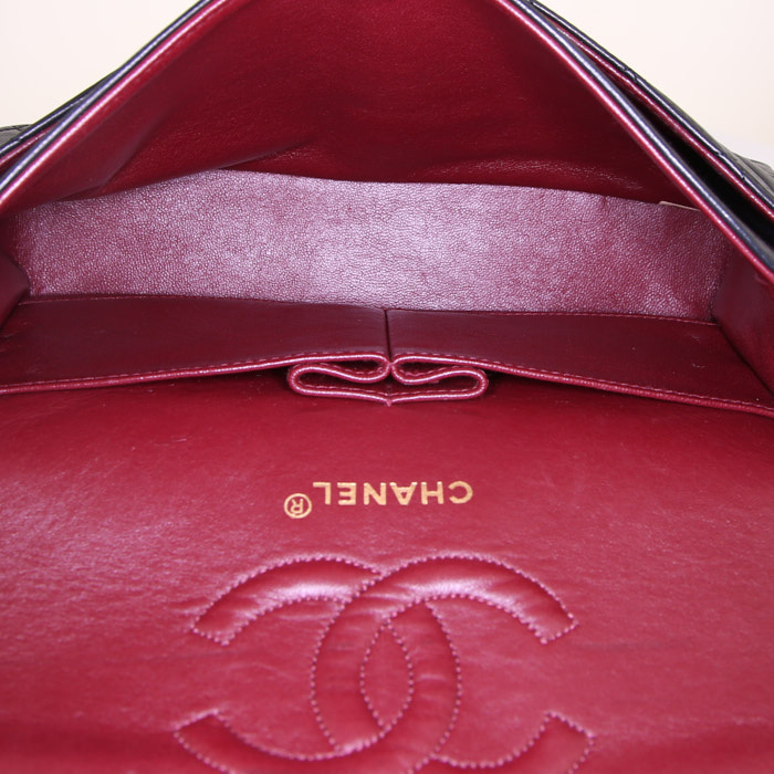 Sac à main Chanel Timeless en cuir matelassé noir - Detail D3