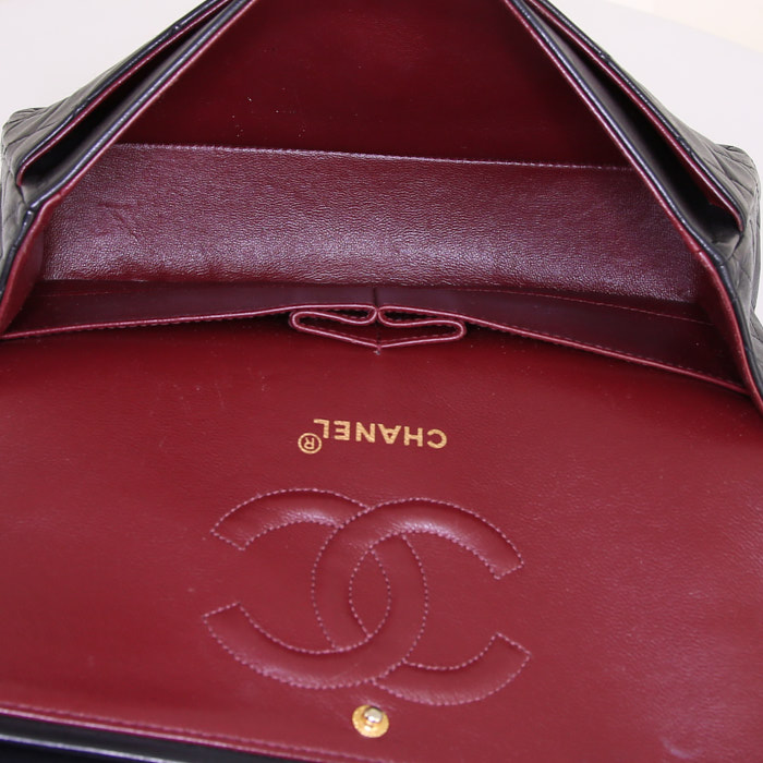 Bolso de mano Chanel Timeless en cuero acolchado negro - Detail D3