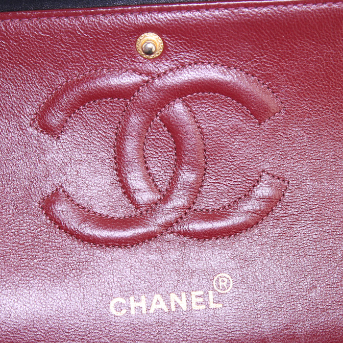 Chanel Timeless handbag in black quilted leather - Detail D4