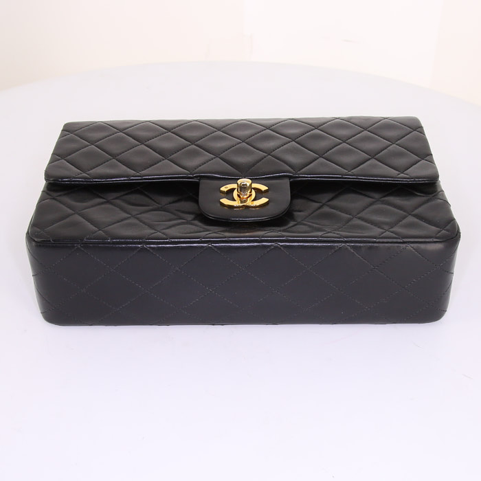 Chanel Timeless handbag in black quilted leather - Detail D5