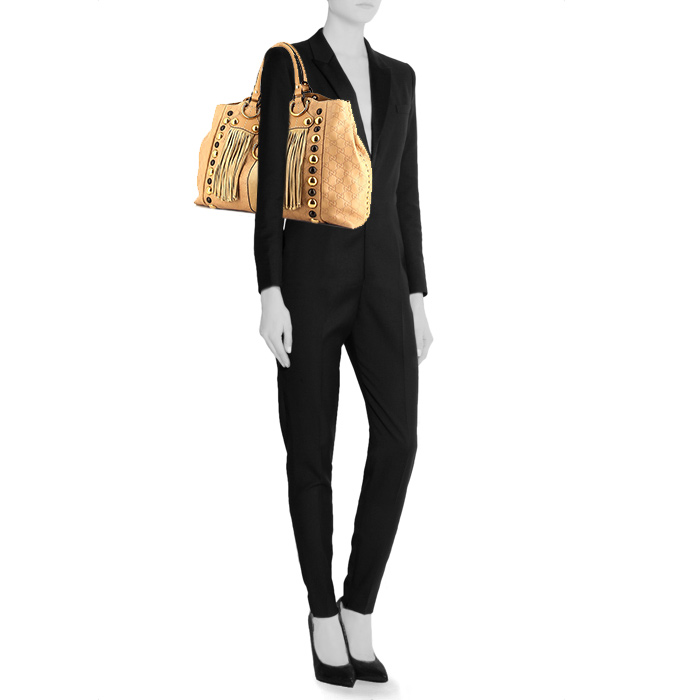 Gucci Babouska handbag in beige empreinte monogram leather - Detail D1