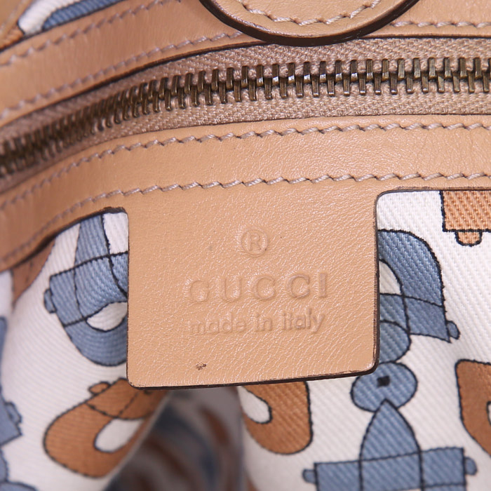 Gucci Babouska handbag in beige empreinte monogram leather - Detail D4