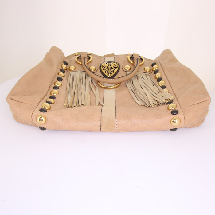 Gucci Babouska handbag in beige empreinte monogram leather - Detail D5