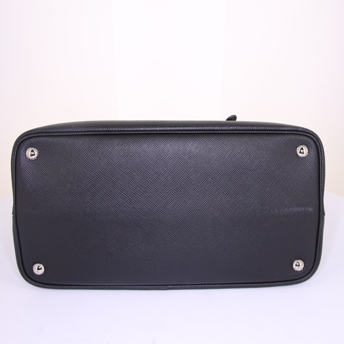 Bolso de mano Prada Lux en cuero saffiano negro - Detail D5