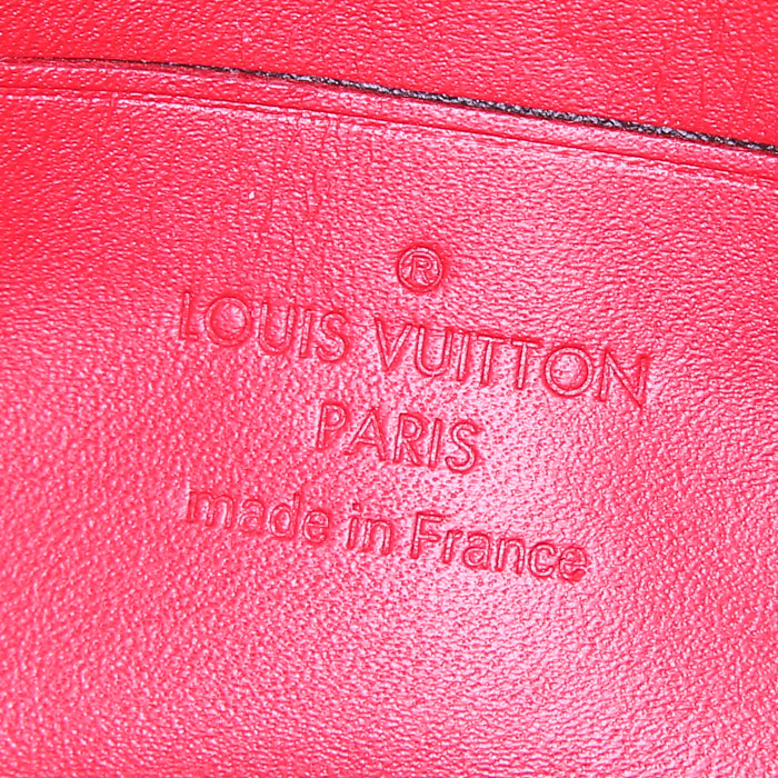 Bolso bandolera Louis Vuitton Lucie en charol Monogram rojo - Detail D3