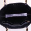 Sac cabas Chanel Vintage en cuir matelassé noir - Detail D2 thumbnail