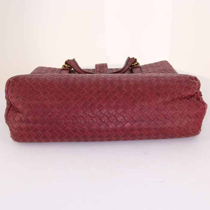 Sac à main Bottega Veneta Roma moyen modèle en cuir intrecciato bordeaux - Detail D4