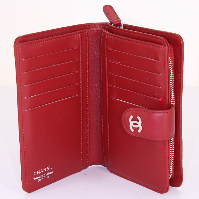 Billetera Chanel en cuero acolchado rojo - Detail D2