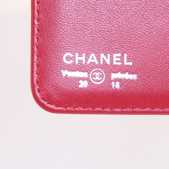 Portefeuille Chanel en cuir matelassé rouge - Detail D3