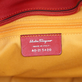 Bolso de shopping Salvatore Ferragamo en cuero rojo - Detail D3