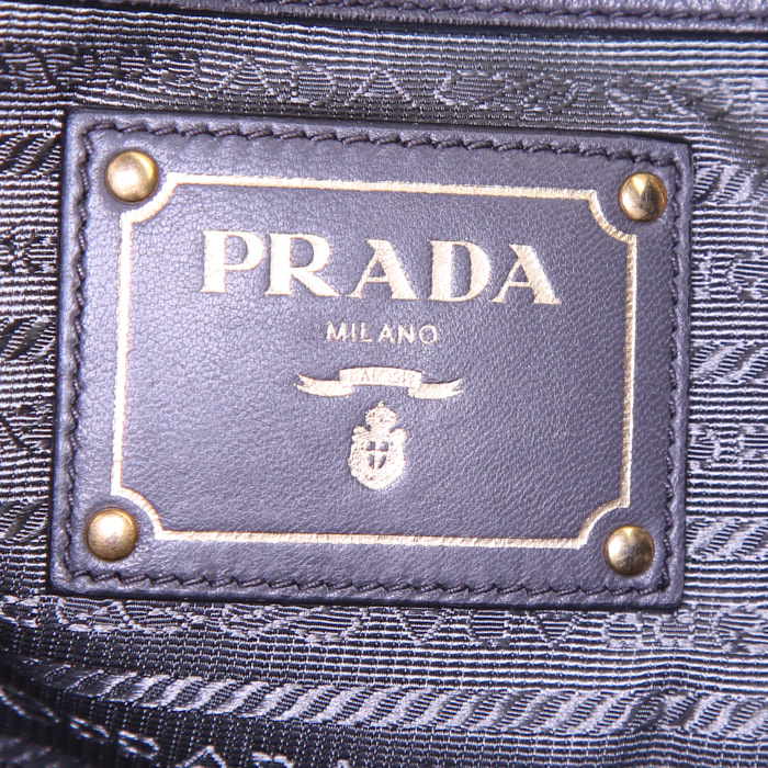 Borsa da spalla o a mano Prada Gaufre in tela trapuntata grigia e pelle grigia - Detail D4