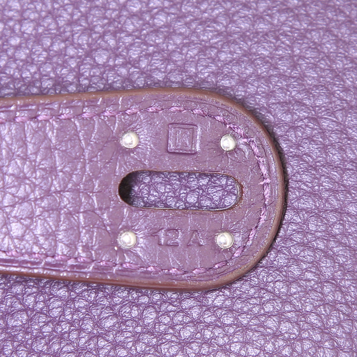 Sac porté épaule ou main Hermès Lindy 30 cm en cuir togo violet Raisin - Detail D4