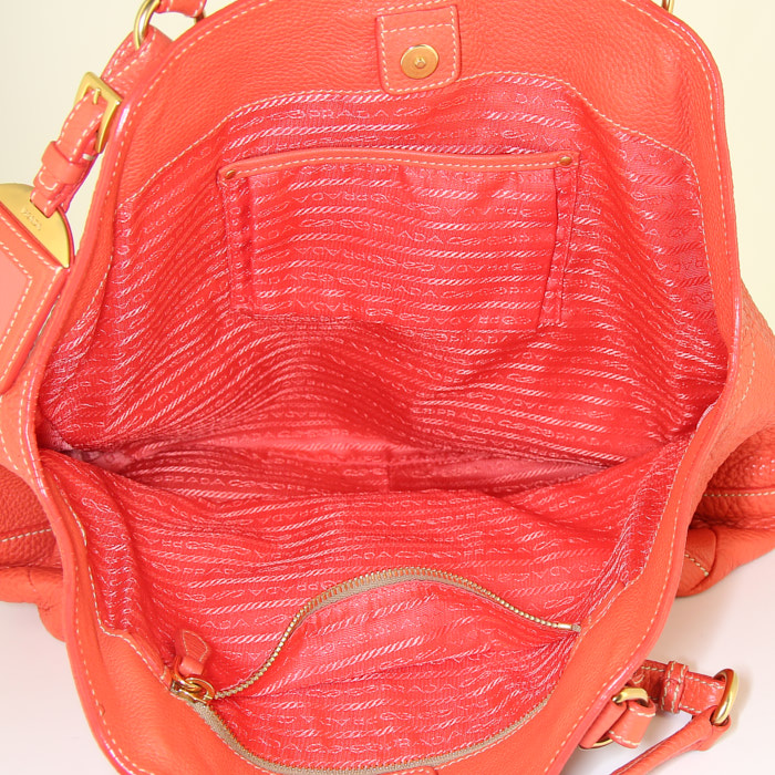 Prada Daino shopping bag in coral leather - Detail D2