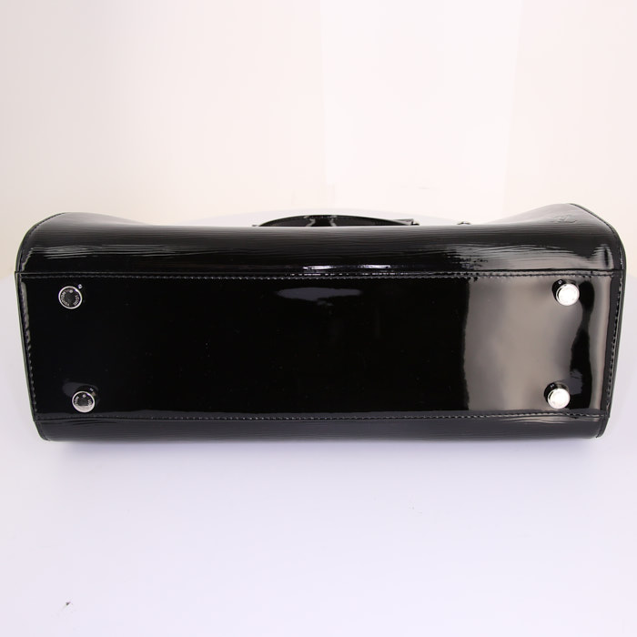 Louis Vuitton Brea handbag in black patent epi leather - Detail D5