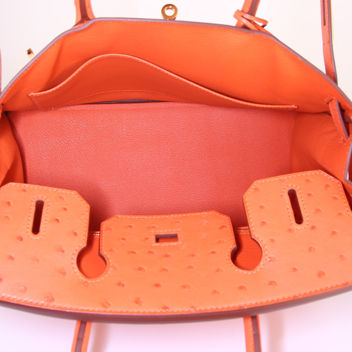 Bolso de mano Hermes Birkin 30 cm en avestruz naranja Sanguine - Detail D2