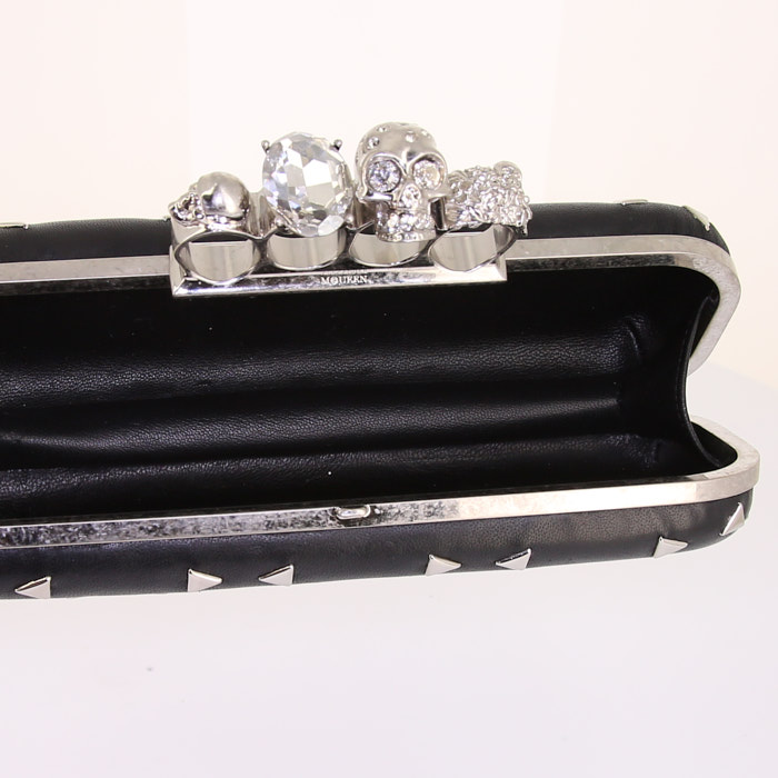 Cartera Minaudière Alexander McQueen en cuero negro - Detail D2