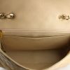 Bolso de mano Chanel Timeless en cuero granulado acolchado beige - Detail D3 thumbnail