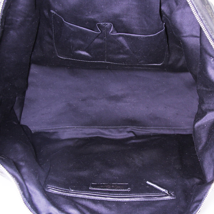 Yves Saint Laurent Easy handbag in black patent leather - Detail D2