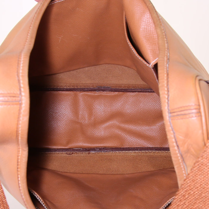 Hermès Tsako handbag in gold epsom leather - Detail D2