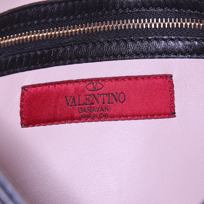Pochette Valentino Garavani in pelle nera con borchie - Detail D3