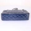 Chanel Timeless handbag in navy blue patent quilted leather - Detail D5 thumbnail