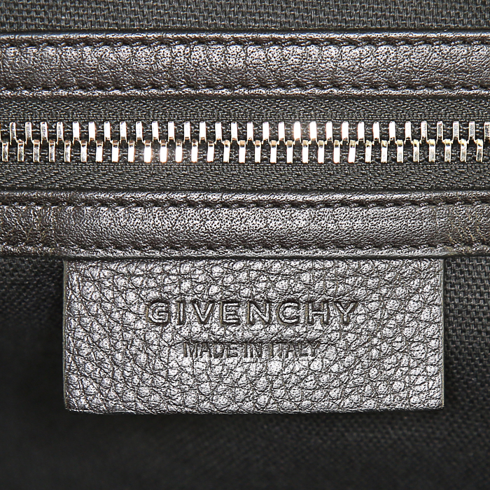 Givenchy Nightingale handbag in black grained leather - Detail D4