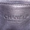 Bolsito de mano Chanel en piel de lagarto negra - Detail D3 thumbnail