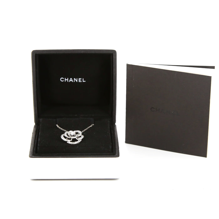 Collier Chanel Camélia Fil en or blanc et diamants - Detail D2
