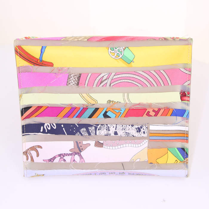 Hermès Cas du Sac small model handbag in off-white synthetic fabric and multicolor silk - Detail D4